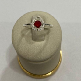 ANEL SOLITÁRIO GOTA 7X9 C/ ZIRC. 4MM RUBI