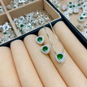 CONJUNTO CORAÇÃO PEDRA 4MM