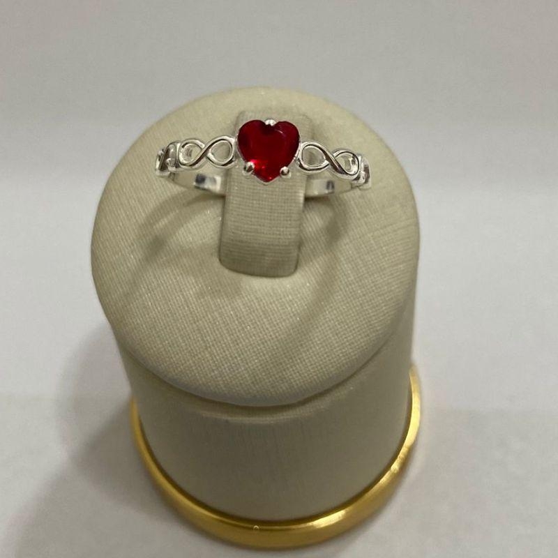 ANEL SOLITÁRIO INFINITO CORAÇÃO C/ ZIRC. 5MM RUBI