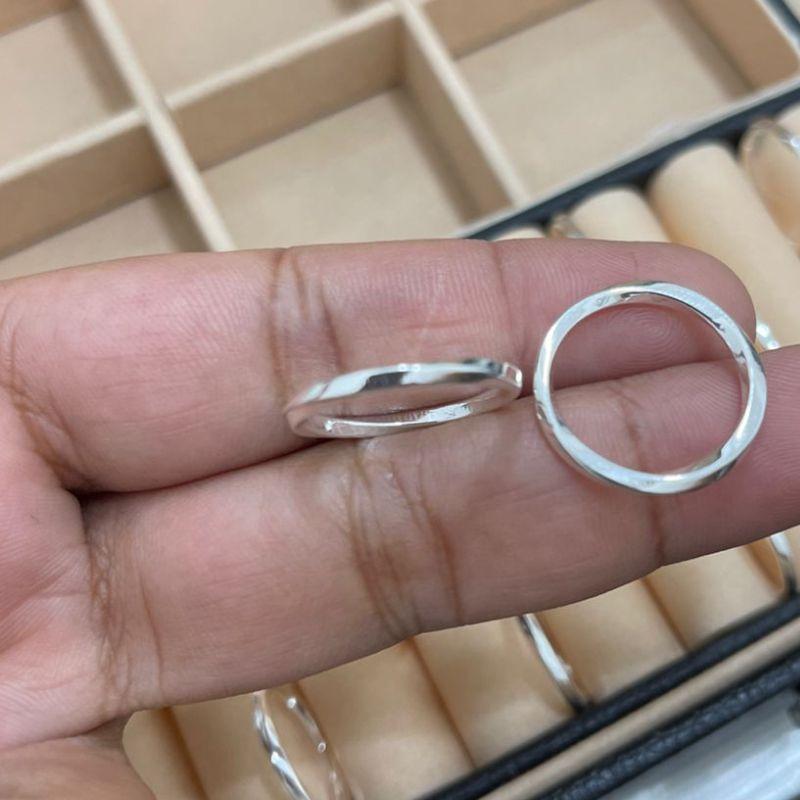 ALIANÇA LISA TORCIDA S/ ZICORNIA