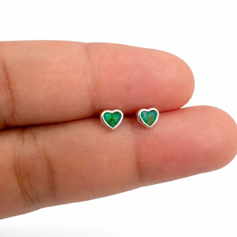 BRINCO CORAÇÃO EMBUTIDO 4MM VERDE ÁGUA