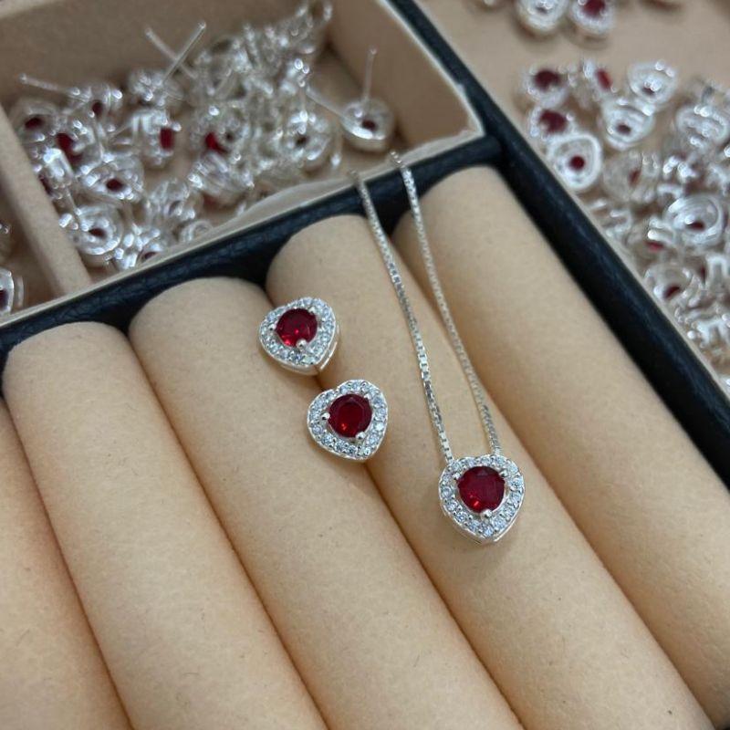 CONJUNTO CORAÇÃO PEDRA 4MM