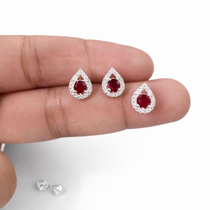 CONJUNTO GOTA PEDRA 4MM C/ ZIRC. RUBI